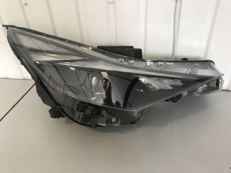 92102AA000 Фара (1 лінза) права