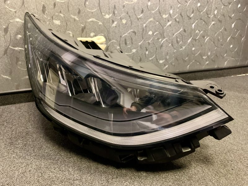 92102L1100 Фара Full LED права