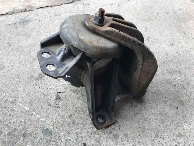 21810F1100 Подушка правая
