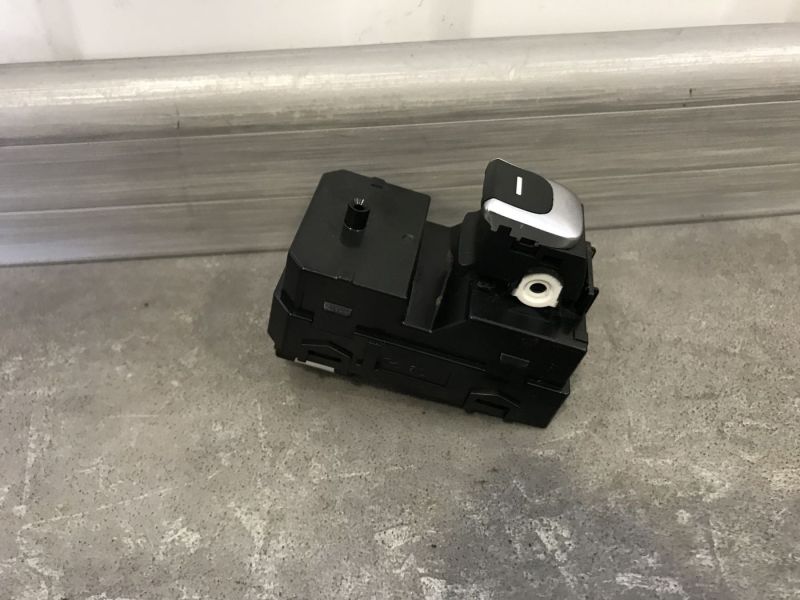 93590D9100AK5 Кнопка стеклоподъемника задняя правая