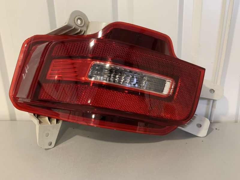 92405S8000 Відбивач заднього бампера лівий  (катафот)