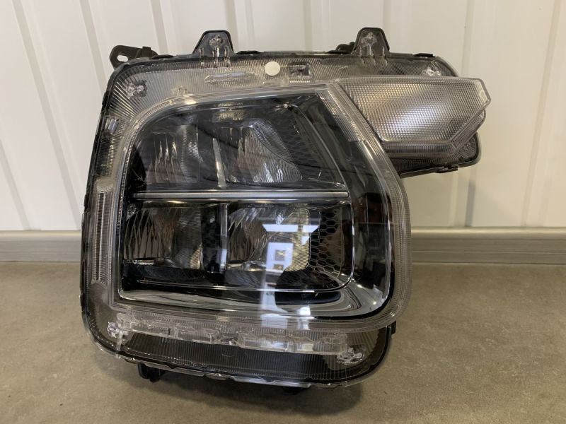 92102CG100 Фара LED права