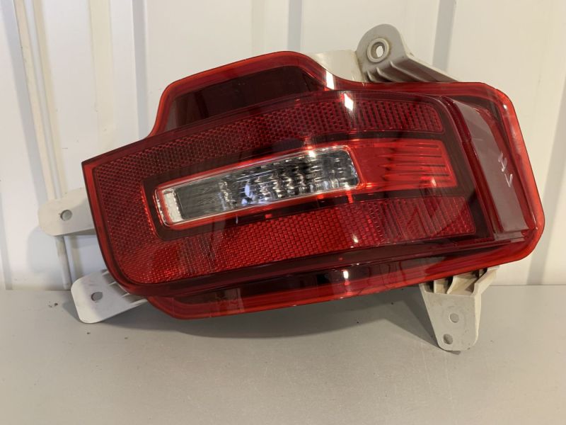92406S8000 Відбивач заднього бампера правий  (катафот)