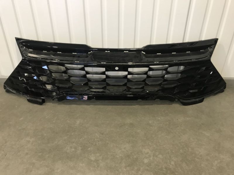 86351P1030 Решітка радіатора (гриль) (під камеру)