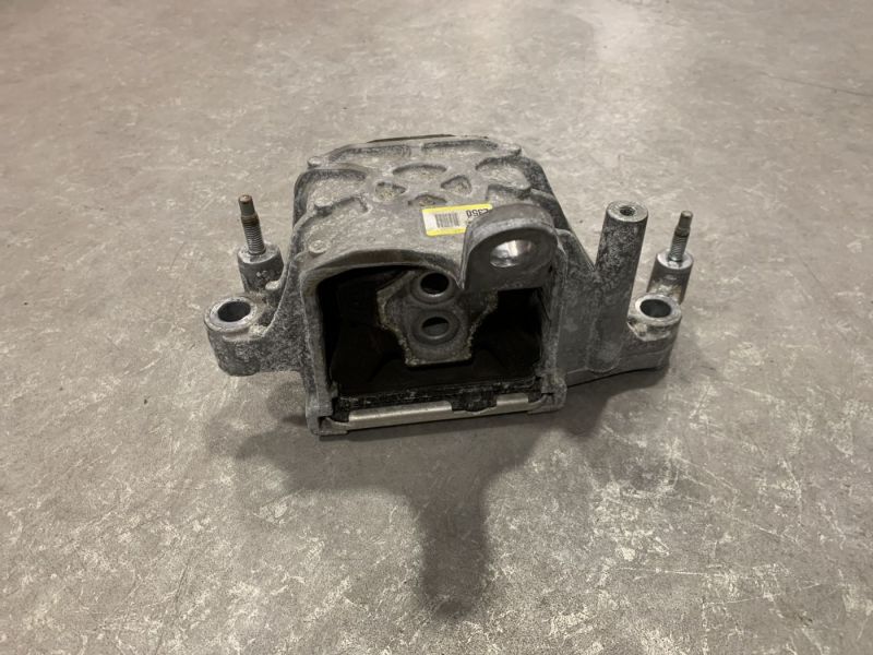 21830L1350 Подушка двигуна ліва