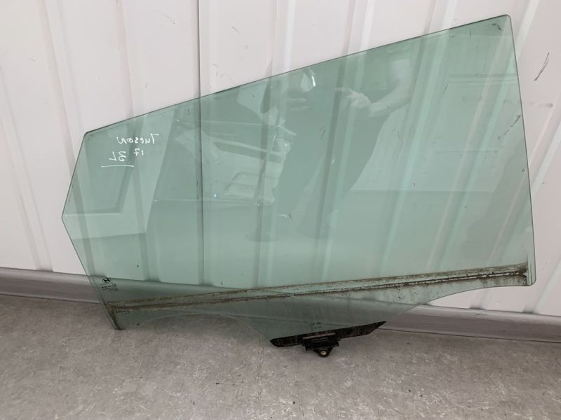 83420D7000 Скло задньої правої двері
