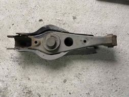 Важіль задньої підвіски нижній лівий
