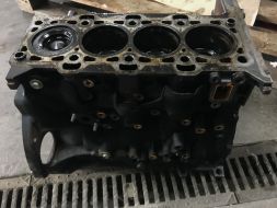 Блок двигуна з поршнями (D4HB)