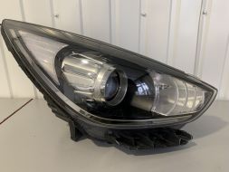 Фара права (EV)