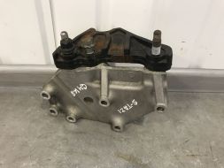 Кронштейн двигуна