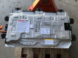Високовольтна батарея
