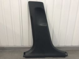 Накладка центральної стійки нижня ліва