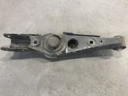 Важіль задньої підвіски нижній лівий